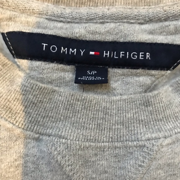 3/30$-Tommy Hilfiger heather grey sweater - Picture 4 of 5